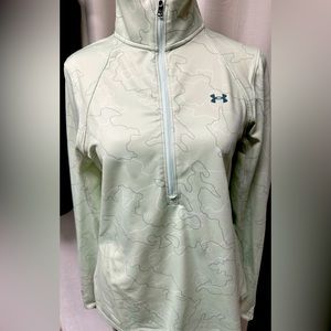Fitted under armour cold gear size medium. The color is a light green